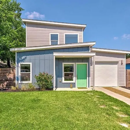 East Austin 3 Bedroom Home W/ Pet Friendly Yard